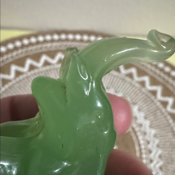 Green Glass Elephant Figurine - Picture 7 of 8